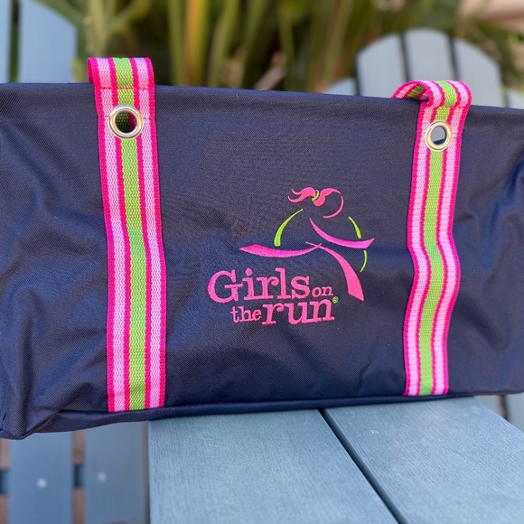 Girls On The Run Navy Medium Utility Tote: Thirty-One - Picture 4 of 9